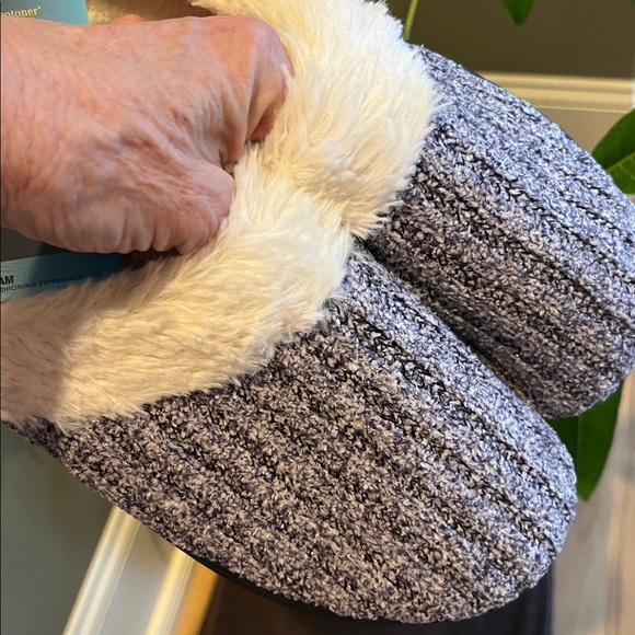 Memory Foam Comfy Cushy Isotoner Womens Navy Machine Washable Slippers Medium - Picture 15 of 15